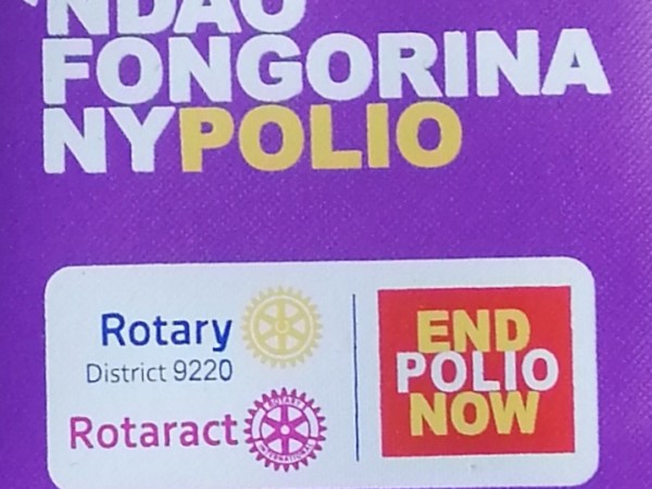 Vente de sacs cabas et de cahiers de coloriage #EndPolio