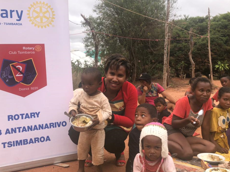 Don de 1000 repas dans trois quartiers de la capitale