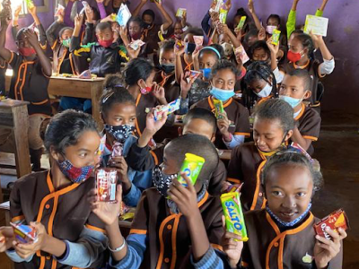 Dons aux élèves d&rsquo;une Ecole à Anosizato