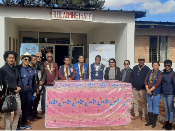 Action commune : Don de matelas au Centre Hospitalier universitaire de santé mentale d&rsquo;Anjanamasina