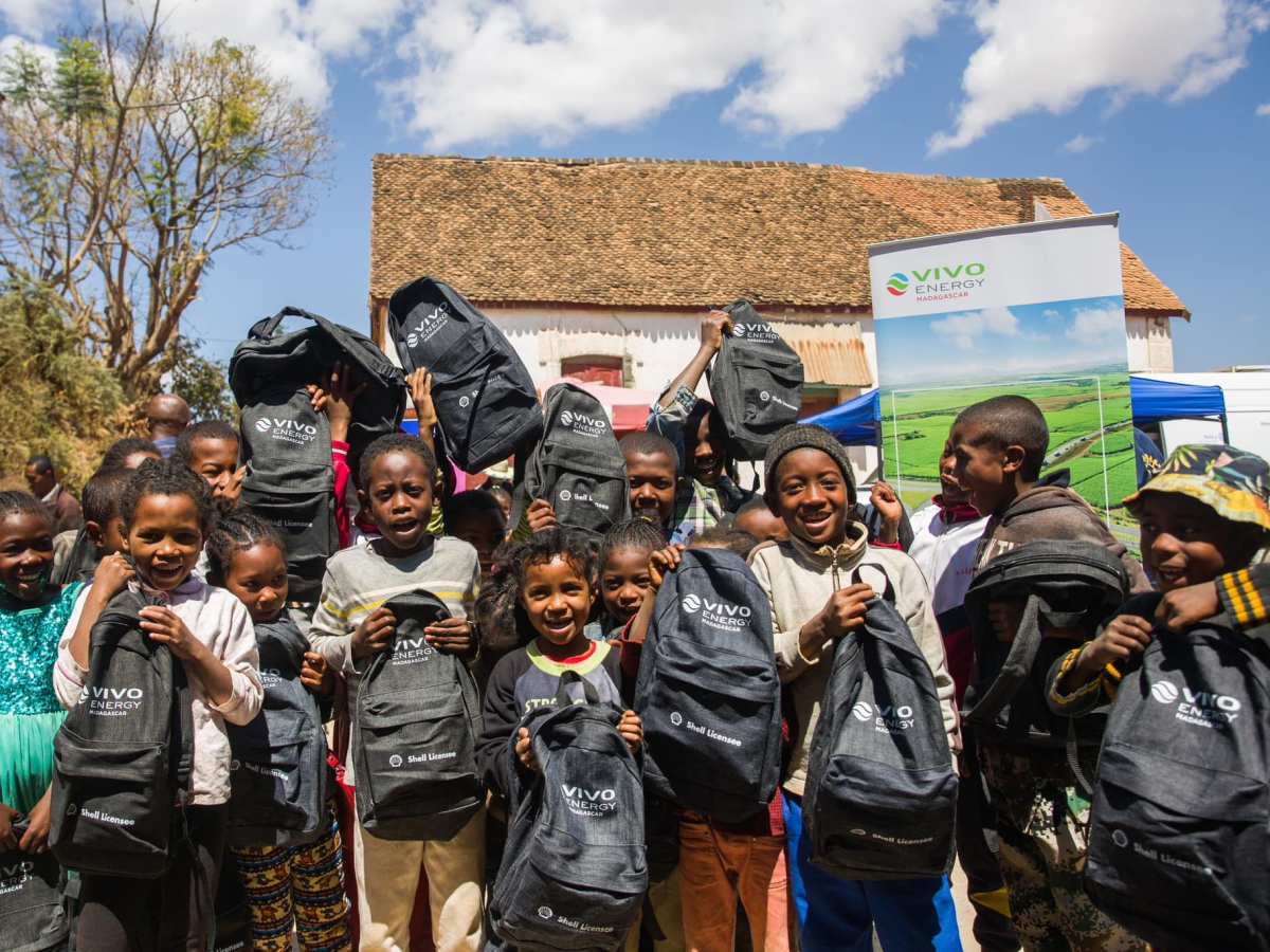 Don de kits scolaires à Ankadivoribe