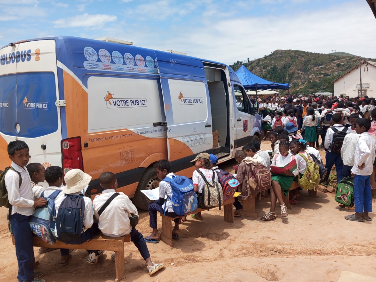 Première tournée du Bibliobus N°2