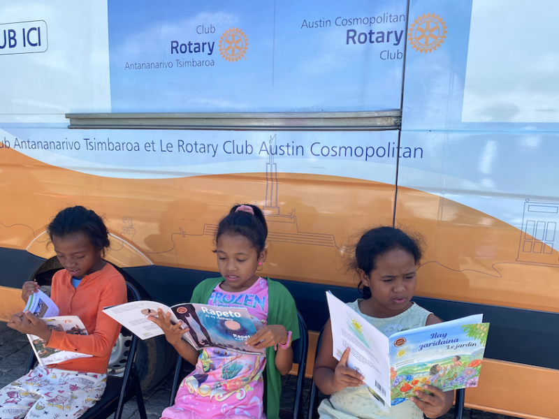 Promotion de la lecture à Anosizato