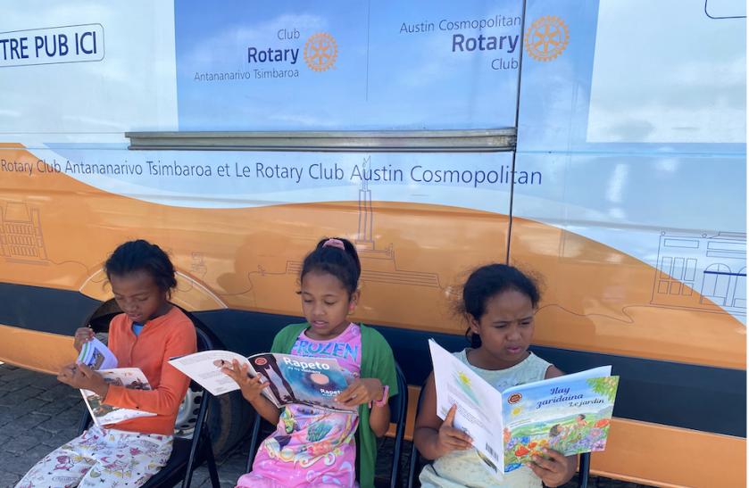 Promotion de la lecture à Anosizato