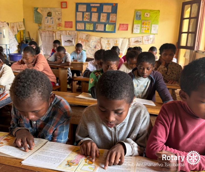 Arrivée du Bibliobus à l&rsquo;EPP Ampahibato